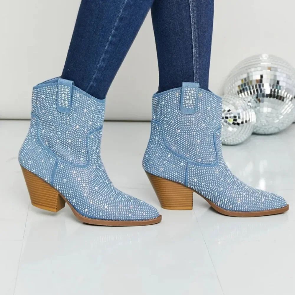 BRAND NEW FOREVER RIVER RHINESTONE WESTERN BOOTIES